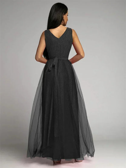 Rode maxi jurk met split, mouwloos met overslag V-hals en tule rok