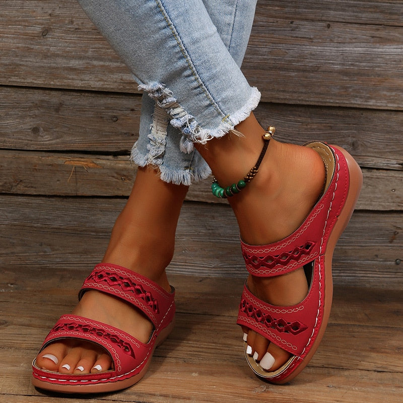 Orthopedische sandalen dames in rood met opengewerkt ruitmotief