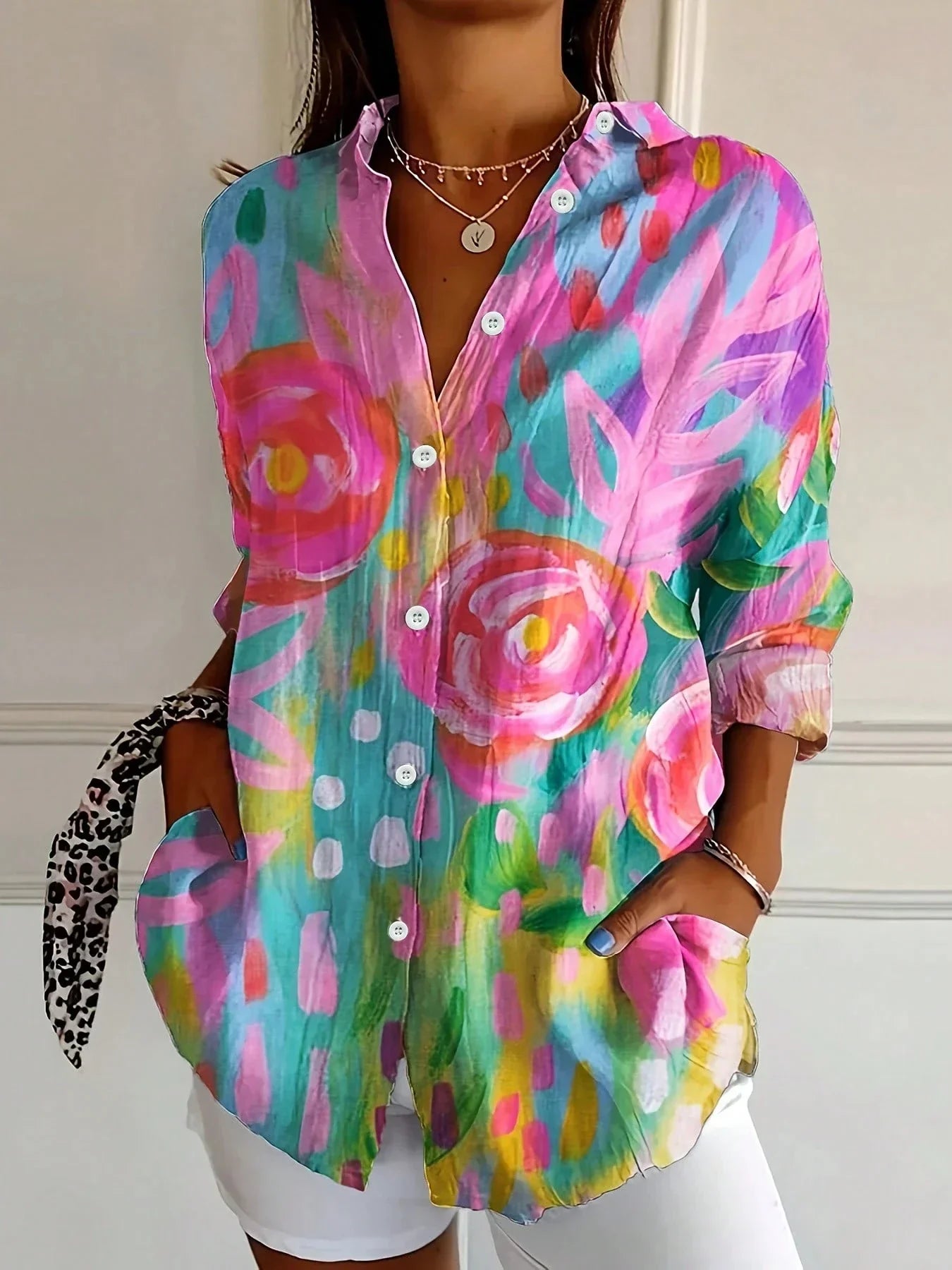 Kleurrijke damesblouse met speelse print - vrolijke stijlvolle blouse
