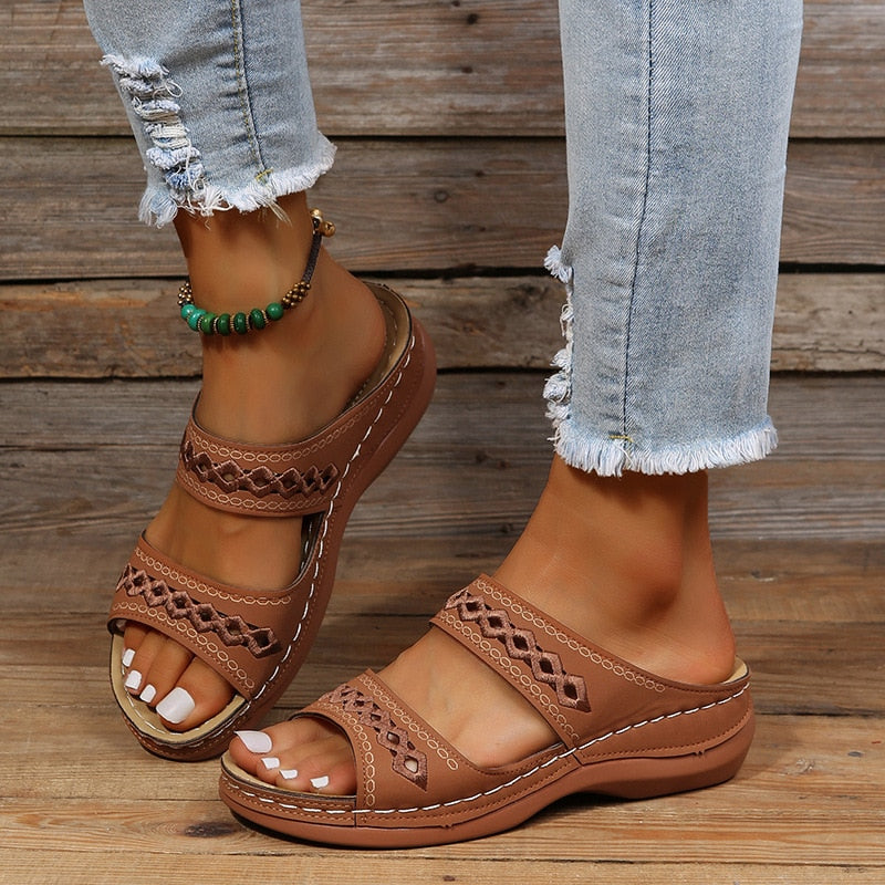 Orthopedische sandalen dames in bruin met lage sleehak