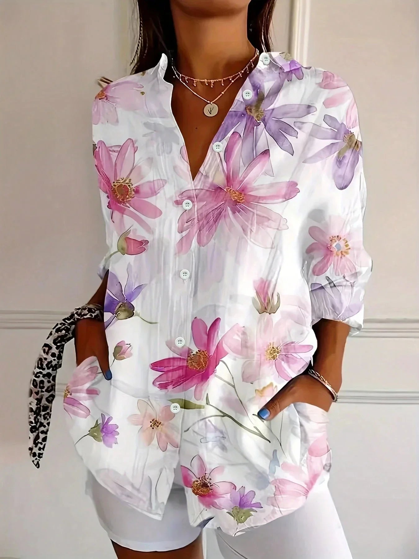 Kleurrijke damesblouse met speelse print - vrolijke stijlvolle blouse