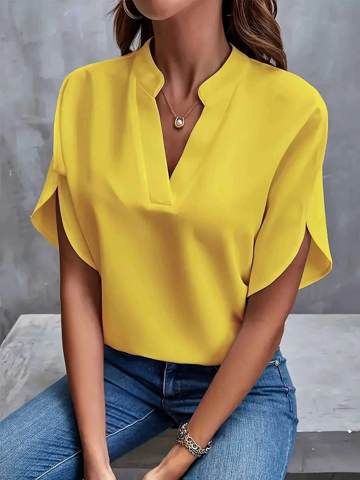 Elegante blouse dames geel - getailleerde snit achteraanzicht
