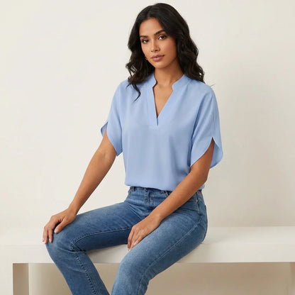 Zomerblouse dames V-hals in lichtblauw