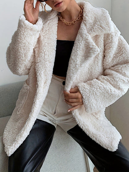 Crèmekleurig teddy damesjack van zachte sherpa met brede revers