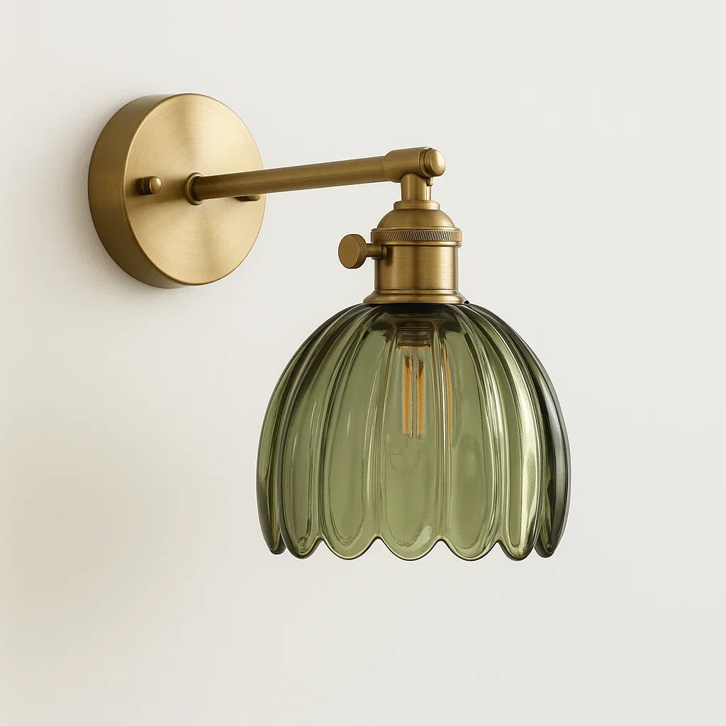Glazen wandlamp met goudkleurige afwerking en vintage sfeerverlichting