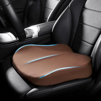 Autozitkussen van memory foam met verhoging op een autostoel - bruin