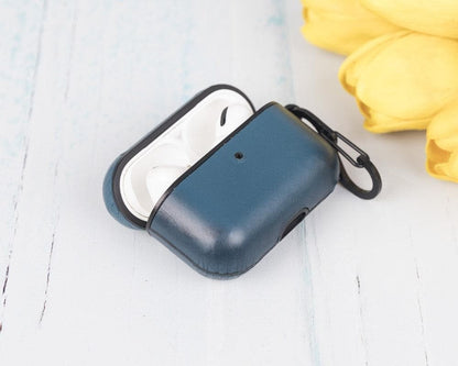 AirPods Pro hoesje van leer met geopend deksel en oordopjes zichtbaar