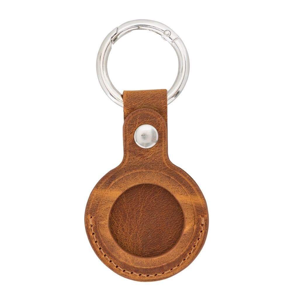 Cognac leren AirTag sleutelhanger, vooraanzicht met zichtbare tag