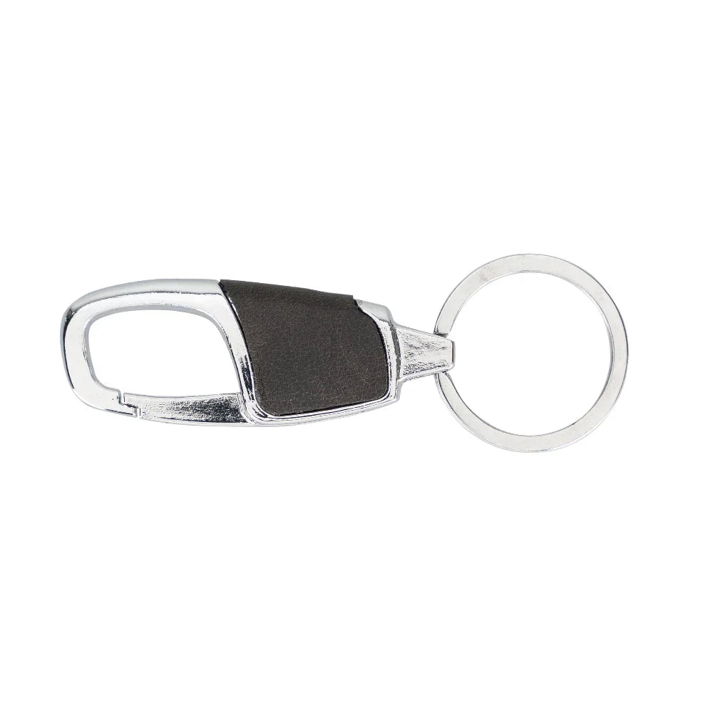Houtskoolkleurige leren sleutelhanger van opzij, leerstrook over de metalen rug
