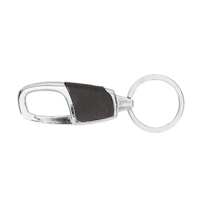 Houtskoolkleurige leren sleutelhanger van opzij, leerstrook over de metalen rug