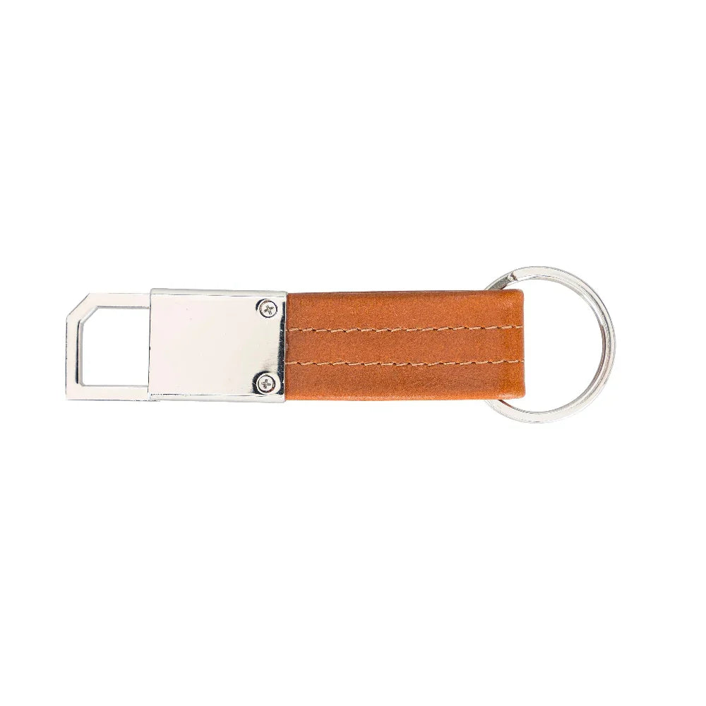 Cognac leren sleutelhanger, achterzijde met schroeven in de metalen klem