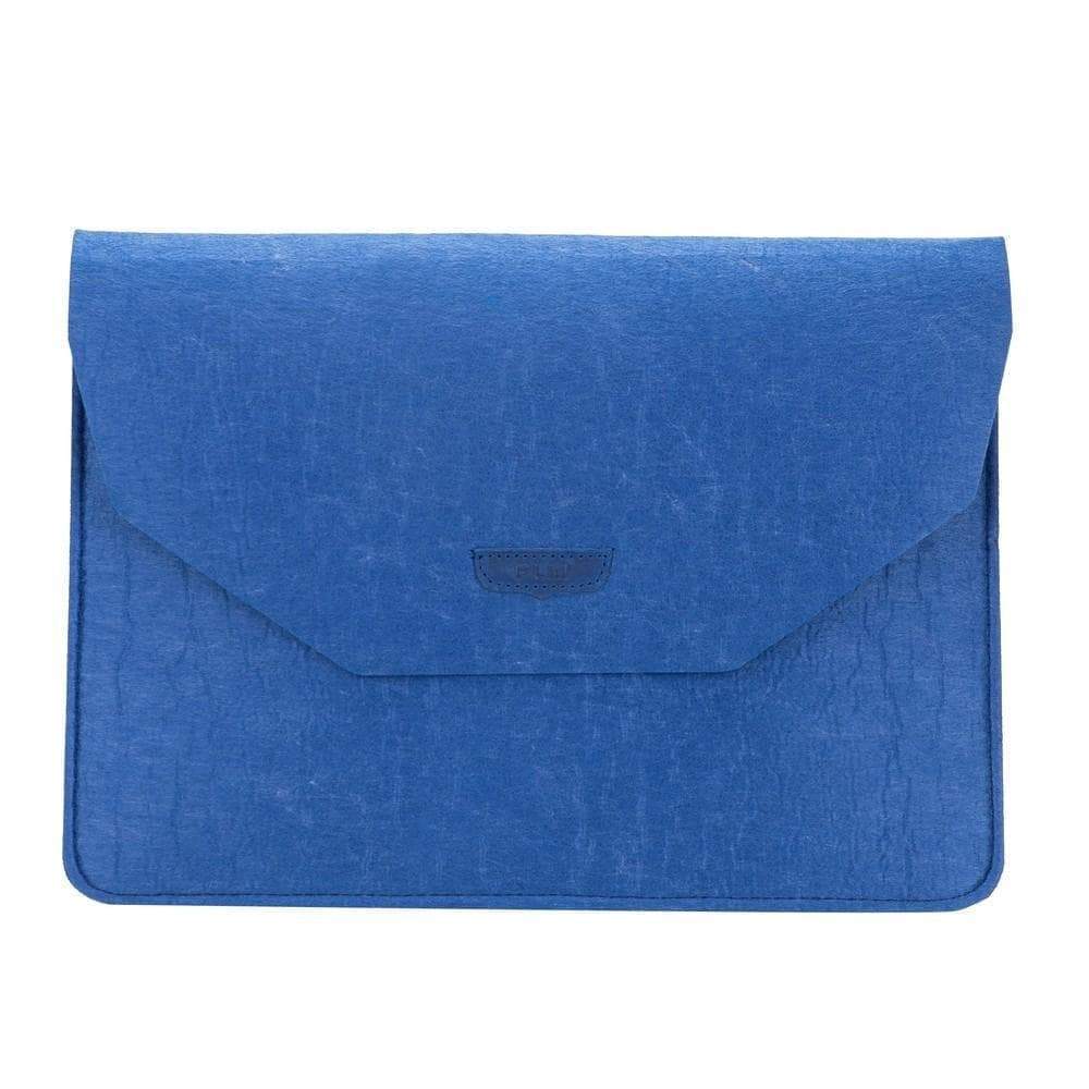 Vilten laptophoes 13 inch in blauw met envelopklep en klein labeltje