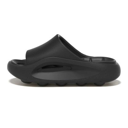 Badslippers van EVA met dikke zool, gevormd voetbed en brede band over de wreef - zwart