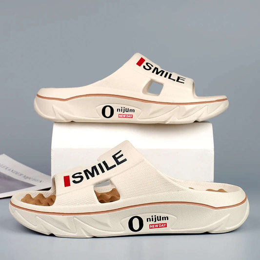 Badslippers van EVA met noppenvoetbed, brede band met uitsparing en dikke zool - beige/bruin