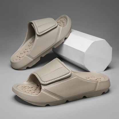 Badslippers van EVA met brede verstelbare band, voetbed met noppen en dikke zool - beeld 3