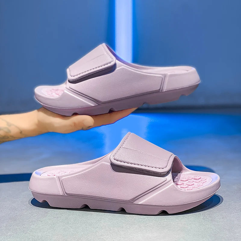 Badslippers van EVA met brede verstelbare band, voetbed met noppen en dikke zool - beeld 4