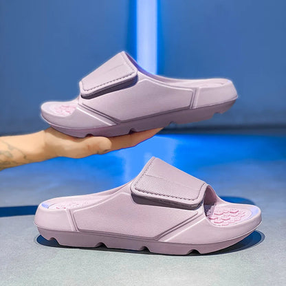 Badslippers van EVA met brede verstelbare band, voetbed met noppen en dikke zool - beeld 4