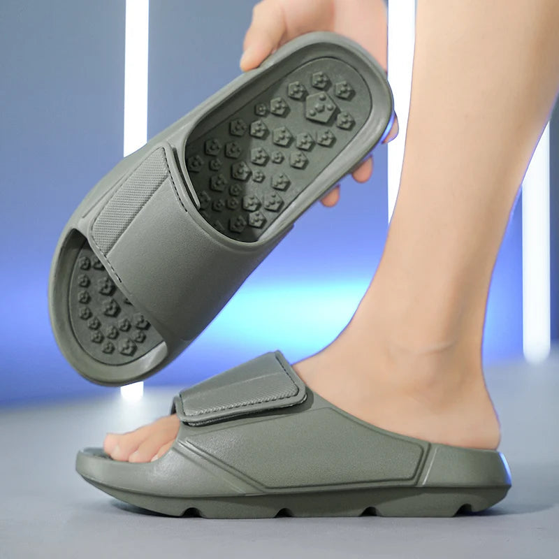 Badslippers van EVA met brede verstelbare band, voetbed met noppen en dikke zool - beeld 7