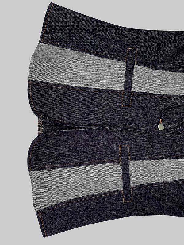 Getailleerde indigo denim damesblazer met lichtgrijze contrastvlakken