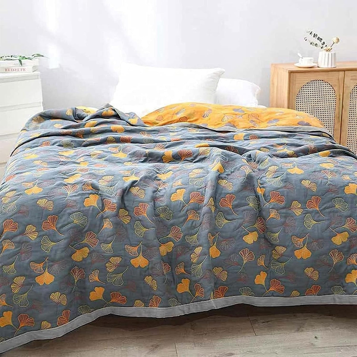 Dubbelzijdige bedsprei met ginkgobladeren en brede bies