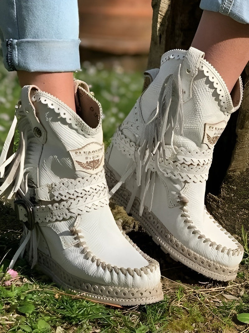 Boho dameslaarsjes in suède look met franjes en gevlochten band - wit