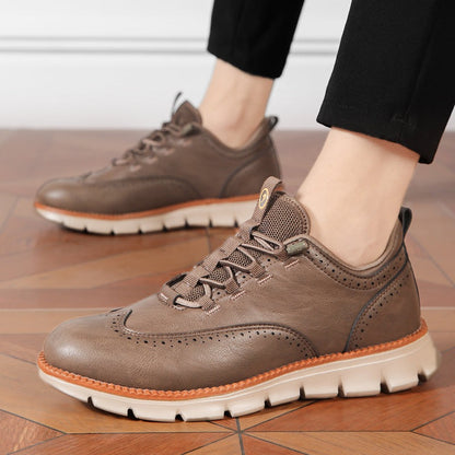 Brogue herensneakers in gladde leerlook met elastische veters door lusjes en profielzool - beeld 4