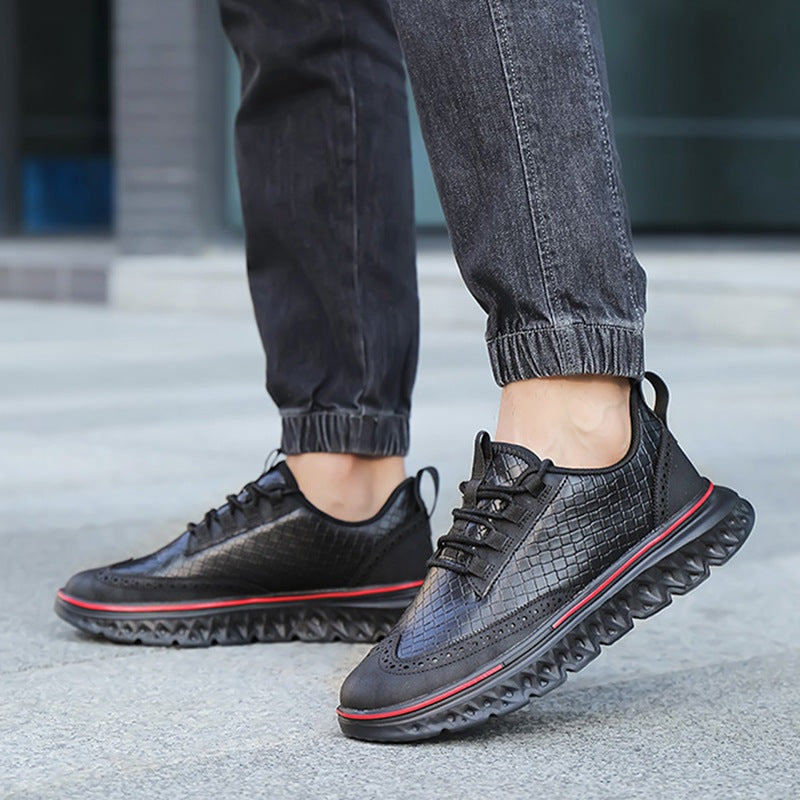Brogue herensneakers in leerlook met geperst vlechtmotief en diep ingesneden profielzool - zwart