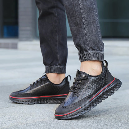Brogue herensneakers in leerlook met geperst vlechtmotief en diep ingesneden profielzool - zwart