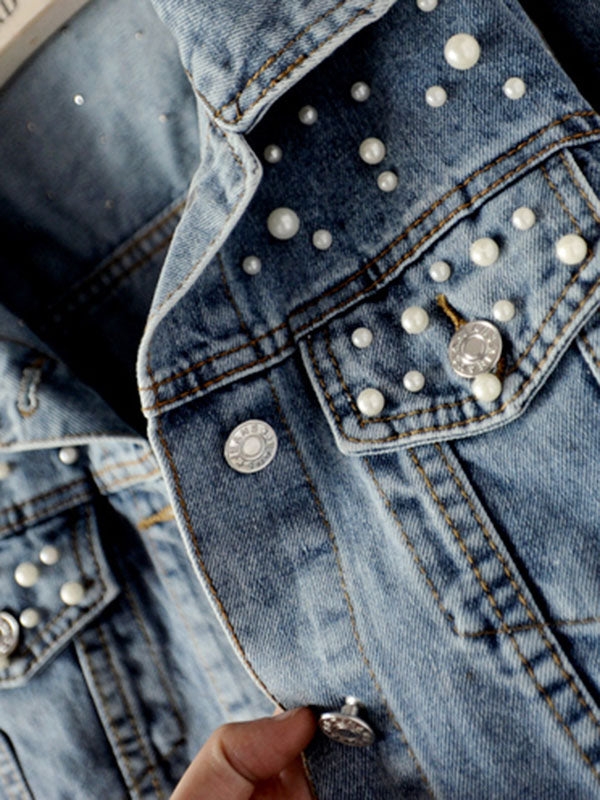 Licht gewassen spijkerjack met parelkleurige studs op de schouders