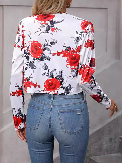 Cropped damesjack met rode rozenprint op wit en open voorkant
