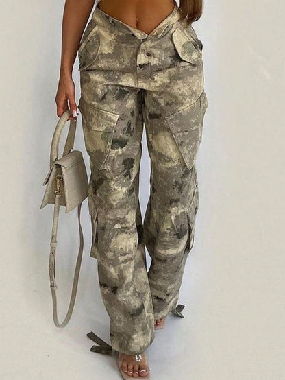 Camouflage cargobroek voor dames met klepzakken op beide pijpen en rechte lange pijp - beeld 4