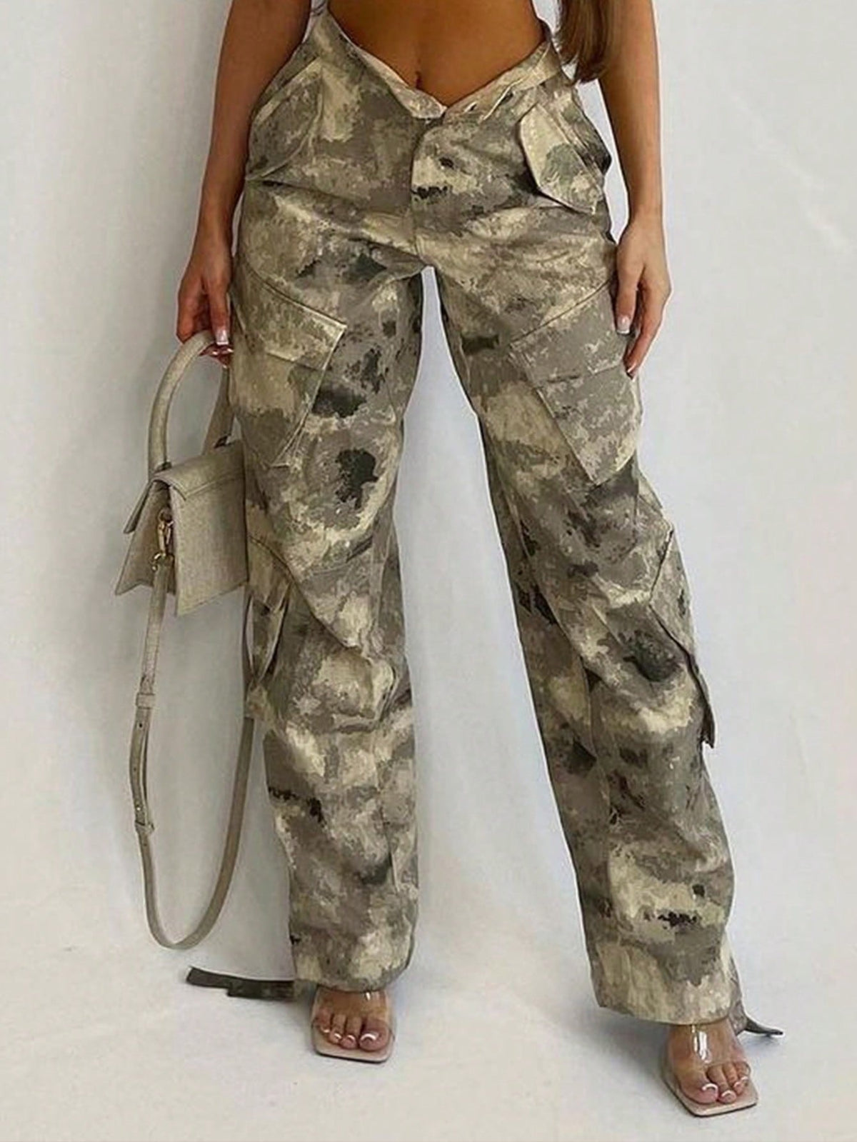 Camouflage cargobroek voor dames met klepzakken op beide pijpen en rechte lange pijp - beeld 5