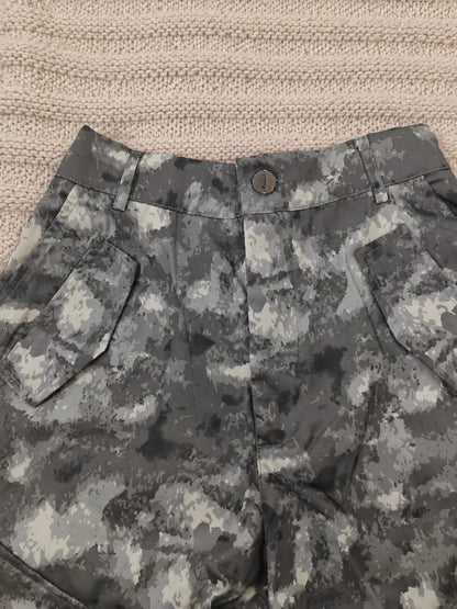 Camouflage cargobroek voor dames met klepzakken op beide pijpen en rechte lange pijp - beeld 7