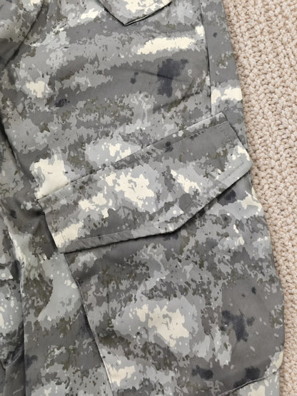 Camouflage cargobroek voor dames met klepzakken op beide pijpen en rechte lange pijp - beeld 8