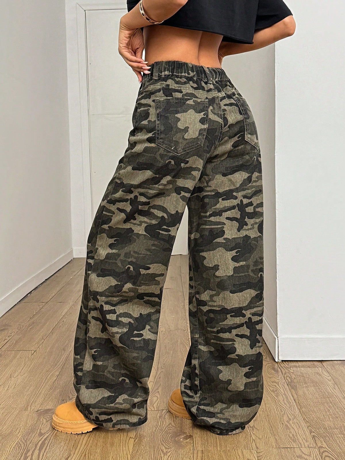 Camouflage jeans voor dames in petite lengte met rechte ruime pijp - beeld 3