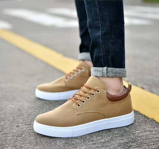 Canvas herensneakers met witte rubberen zool, bruine veters en hielstuk in leerlook - beeld 6