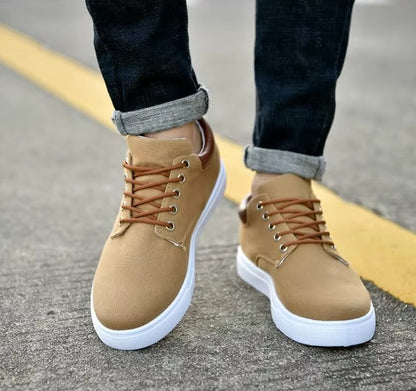 Canvas herensneakers met witte rubberen zool, bruine veters en hielstuk in leerlook - beeld 7