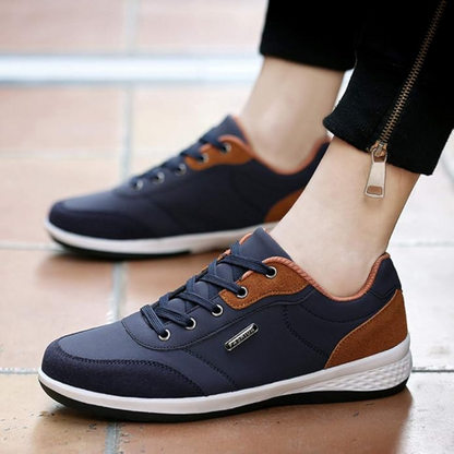 Casual herensneakers in leerlook met contrasterend hielstuk