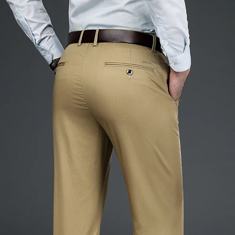 Chino voor heren met klassieke rechte pasvorm, riemlussen en paspelzakken - kaki