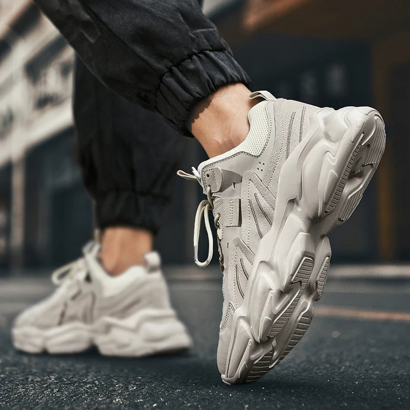 Chunky herensneakers met mesh, panelen in leerlook en suède look en dikke gelaagde zool - beeld 3
