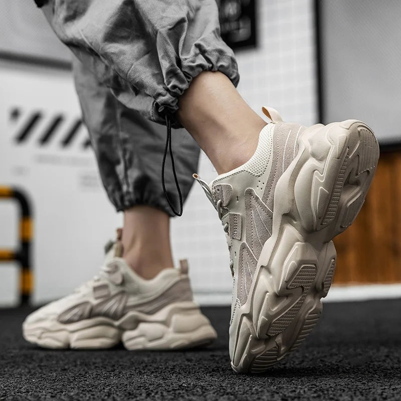 Chunky herensneakers met mesh, panelen in leerlook en suède look en dikke gelaagde zool - beeld 4