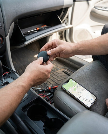 Compacte ronde GPS-tracker voor de auto met app op de telefoon - beeld 3