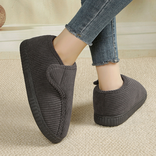 Unisex huisschoenen van ribfluweel met verstelbare band en fleecevoering