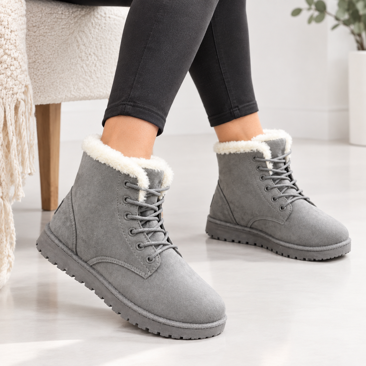 Winterlaarzen in suède look met bontkraag en veters