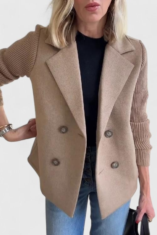 Damesblazer met dubbele knooprij en gebreide mouwen - camel