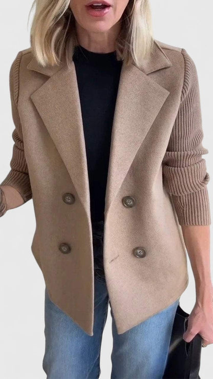 Damesblazer met dubbele knooprij en gebreide mouwen - camel