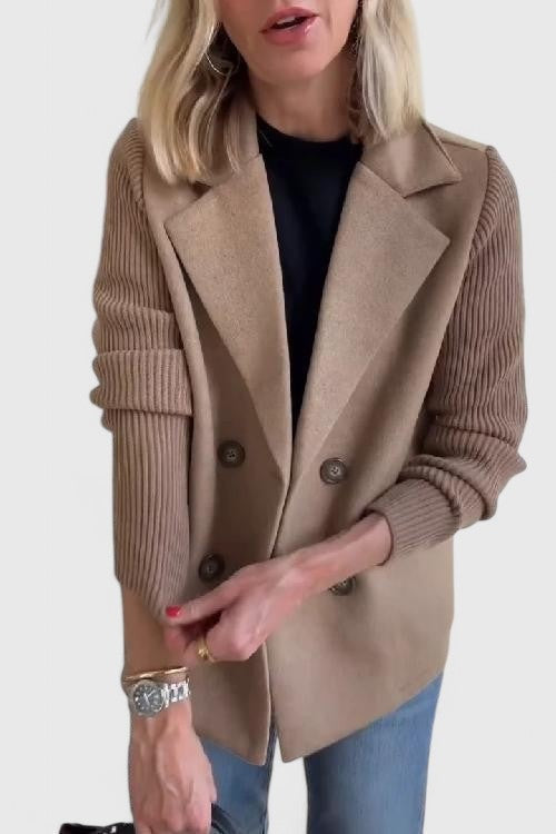 Damesblazer met dubbele knooprij en gebreide mouwen - camel