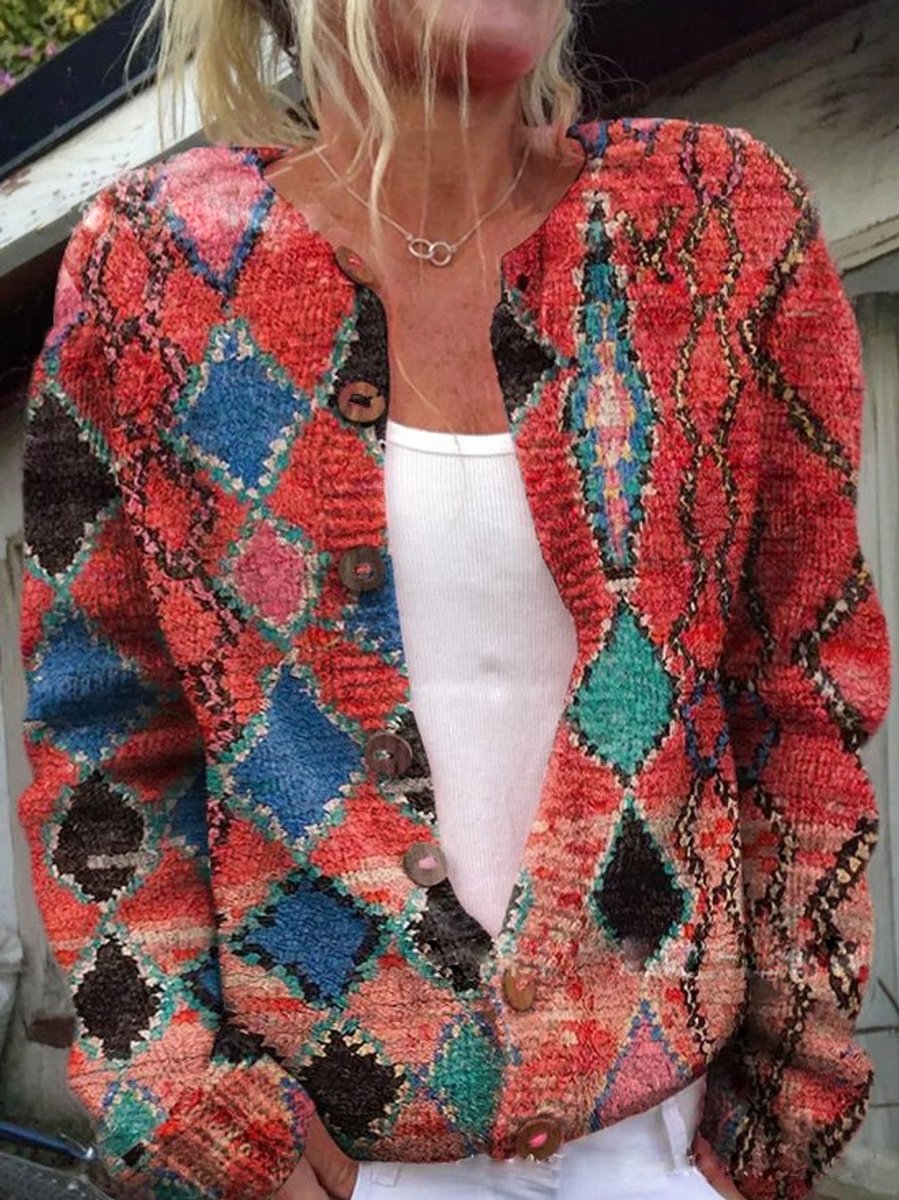 Gebreid damesvest met print, ronde hals en bruine knopen - rood ruitpatroon