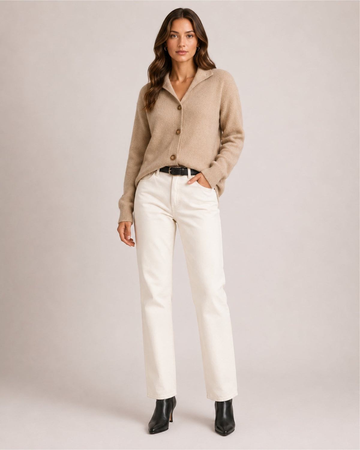 Damesvest met platte kraag, knoopsluiting en reliëfbreisel - beige