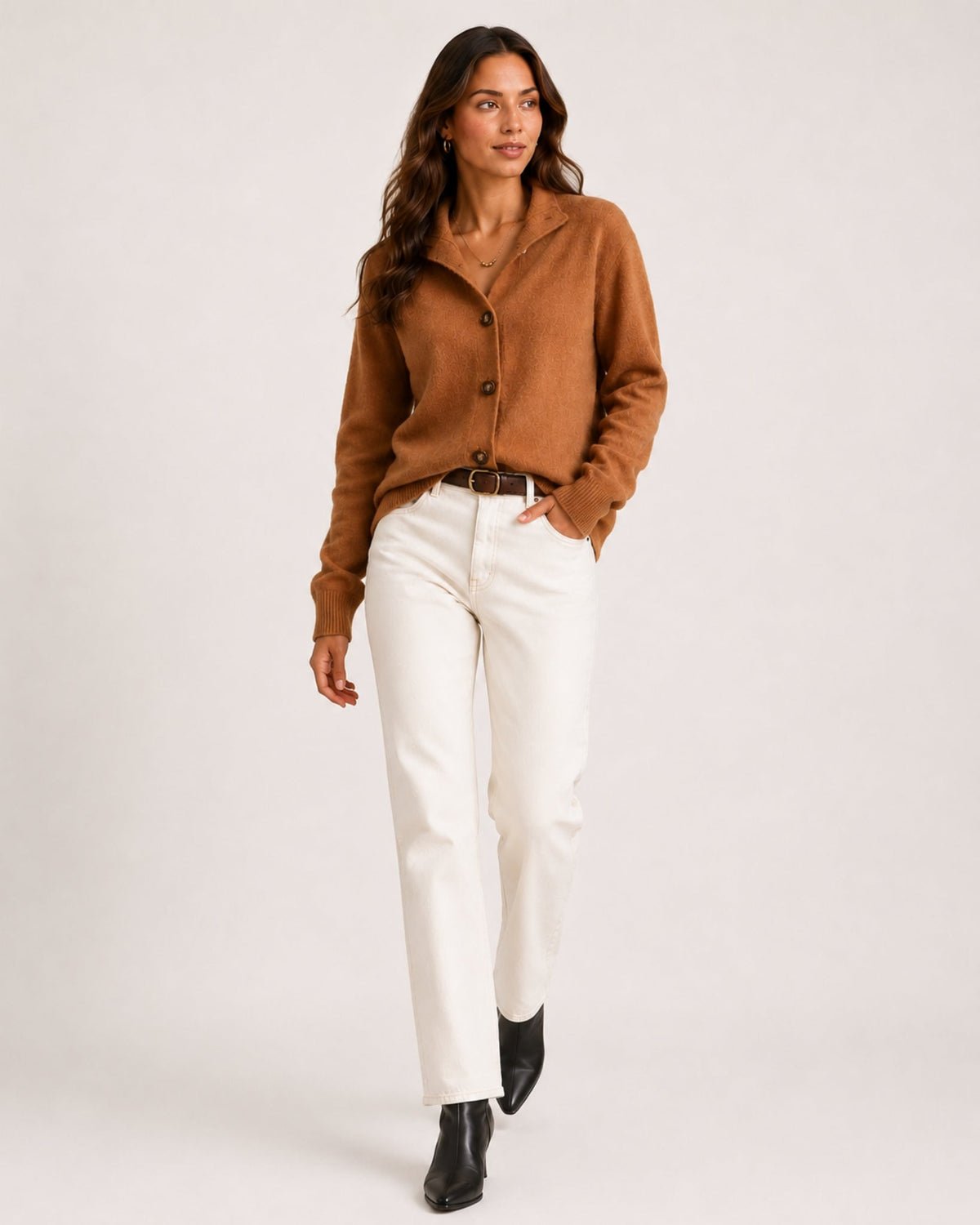 Damesvest met platte kraag, knoopsluiting en reliëfbreisel - cognac